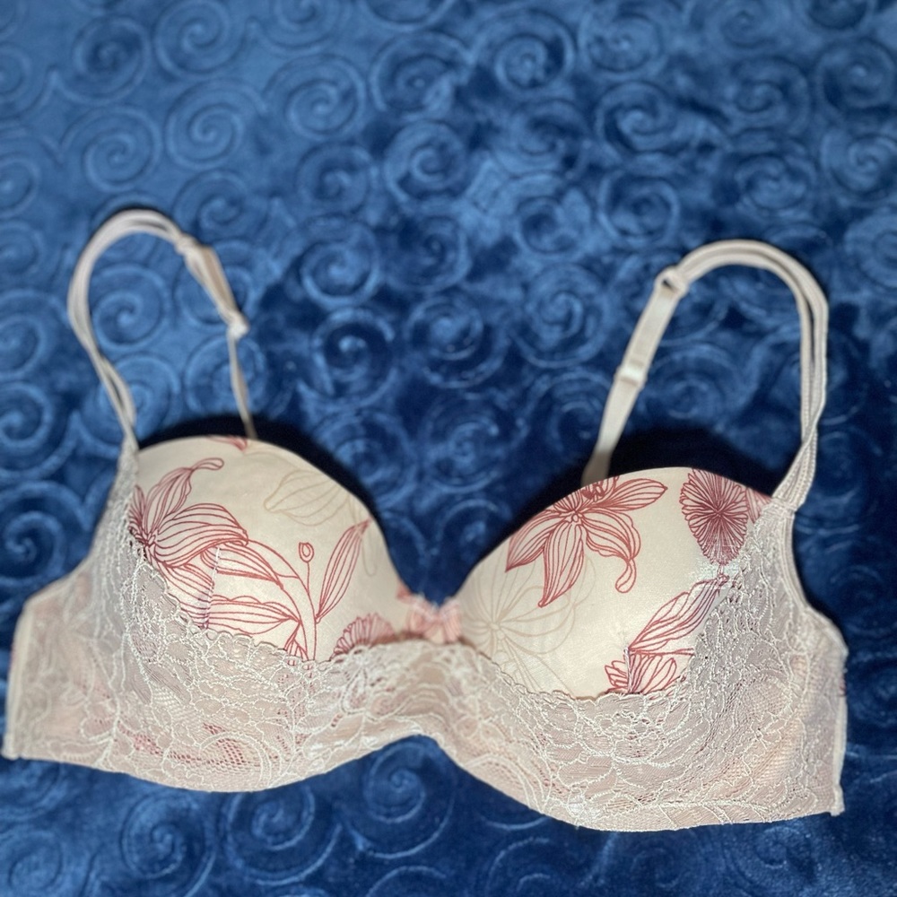 Gillian O’Malley 38B pink flowers design with lace